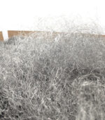 Besonders scharfkantige Edelstahlwolle zur Abdichtung von Schadstellen am Gebäude gegen Ratten und Mäuse