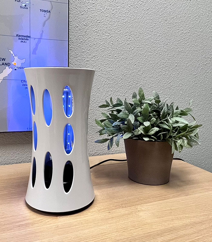 UV-Fliegenlampe mit dezenter Optik - unauffällig und hygienisch FINICON Armadilha