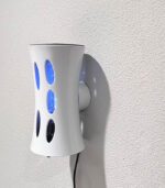 UV Insektenvernichter mit Klebefläche - praktische Montage mit der Wandhalterung